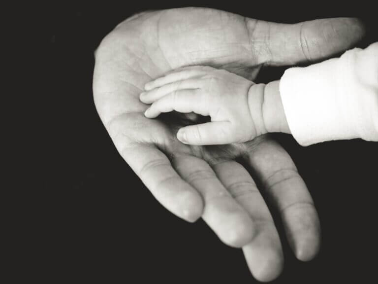 Kontakt „skóra do skóry” pomiędzy ojcem, a dzieckiem