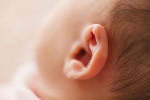 zapalenie ucha środkowego u dziecka w gabinecie osteopaty pediatrycznego